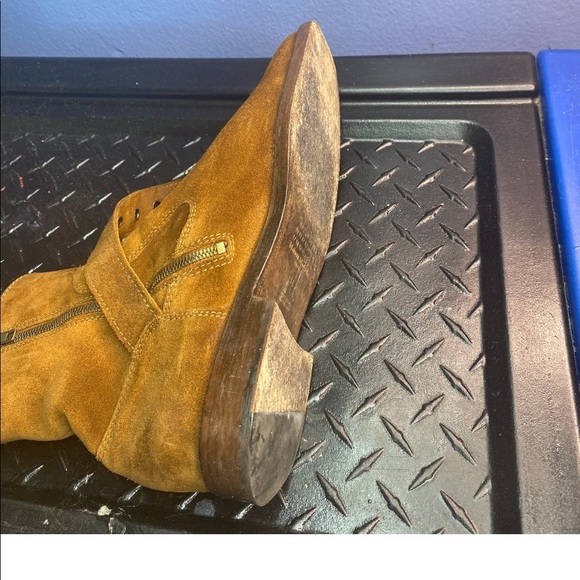 Excellent condition maison margiela suede boot main image 6